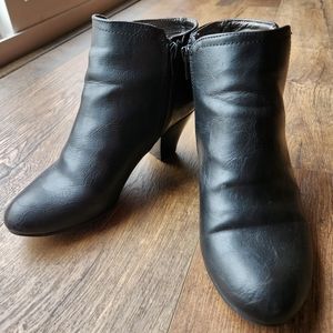 Life Stride Ankle Boots Size 9M*
